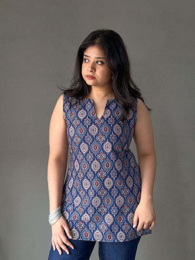 Mehr Sleeveless Short Kurti