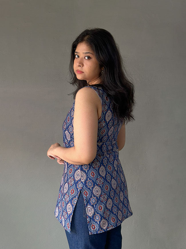 Mehr Sleeveless Short Kurti