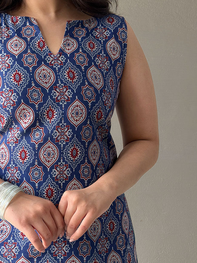 Mehr Sleeveless Short Kurti