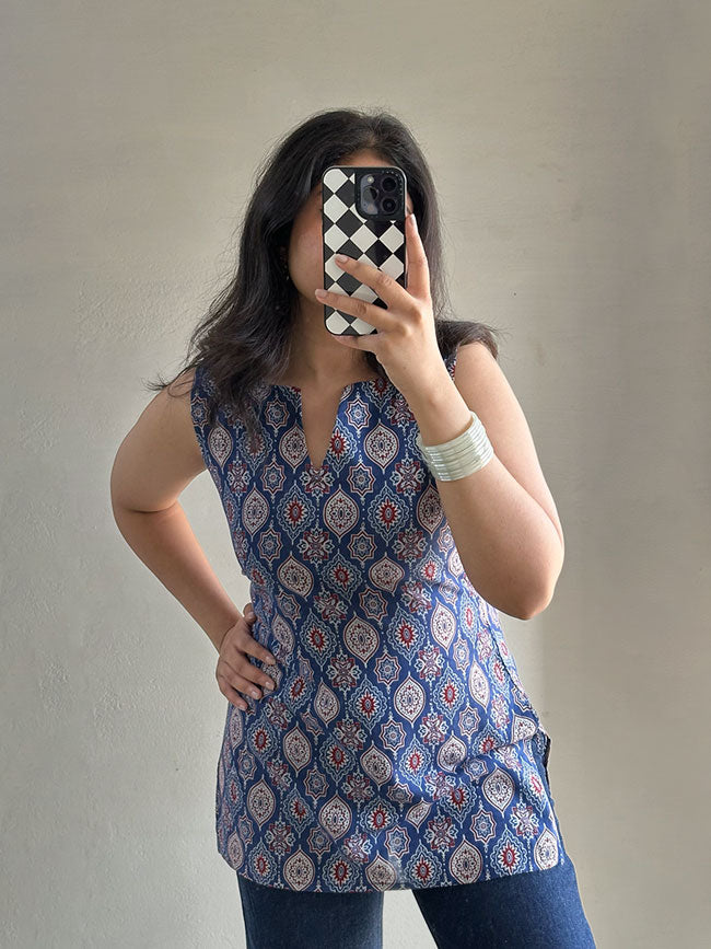 Mehr Sleeveless Short Kurti